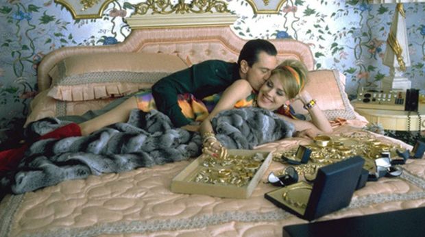 Cuplikan adegan Sharon Stone dan Robert De Niro di Casino (1995).