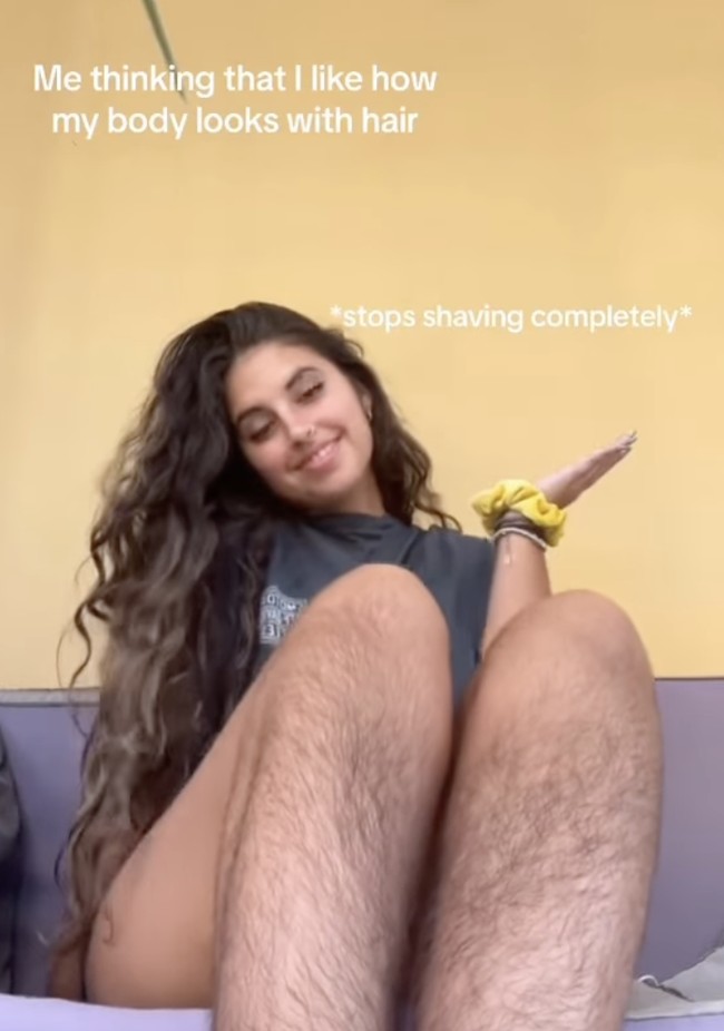 Ia memutuskan untuk berhenti mencukur diambil tahun lalu setelah salah satu penggemar setianya membayar sekitar Rp 100 juta agar ia meninggalkan kebiasaan mencukur secara permanen. Tak hanya ketiak, namun Cherry juga tidak mencukur bulu kaki hingga bulu kemaluannya. Foto: dok. Instagram @ittybittyhairycherry