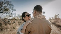 Dalam Instagram miliknya, DJ Patricia Schuldtz, memperlihatkan momen dilamar kekasihnya, Darma Mangkuluhur Hutomo, yang merupakan putra Tommy Soeharto dengan Tata Regita. Foto: dok instagram Darma Mangkuluhur Hutomo