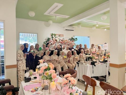 Foto Devi Septrianingsih pemilik brand Deav Hijab dan Koncoturu.