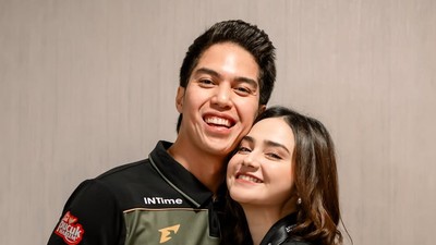 7 Foto El Rumi Tanding Tinju Didampingi Syifa Hadju Hingga Camer