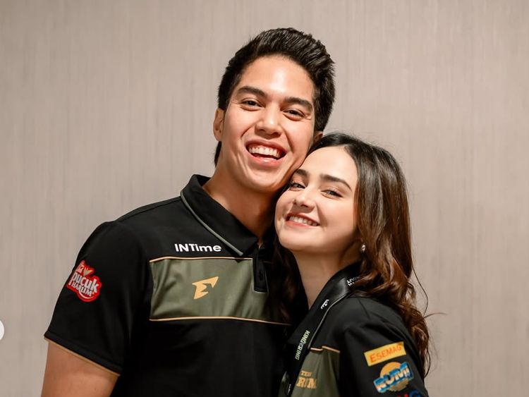 7 Foto El Rumi Tanding Tinju Didampingi Syifa Hadju Hingga Camer