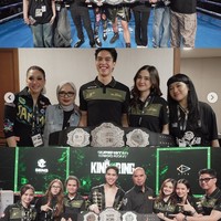 Anggota keluarga El juga turut hadir memberikan dukungan. Bahkan ibunda Syifa Hadju sekaligus calon mertua El Rumi sampai ikut hadir. Kenakan hijab, ibunda Syifa terlihat berpose di sebelah Maia Estianty. Foto: Instagram/@syifahadju