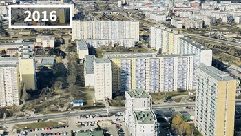 Poznań, Polandia, 1977 – 2016. Alun-alun kota yang dulu sederhana, kini ramai dengan bangunan berwarna-warni dan aktivitas wisata. Foto: re.photos