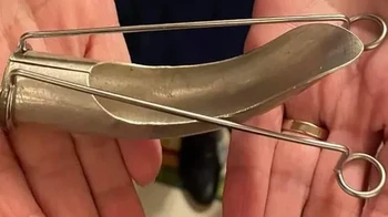 Benda aneh ini ditemukan di tempat sampah. Foto: via BrightSide