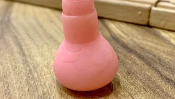 Ini karet, atau silikon? Penghapus karet? Tapi tidak bisa dipakai untuk menghapus. Terus apa dong? Foto: via BrightSide