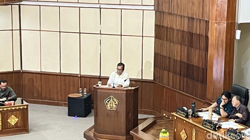 Fraksi Gerindra-PSI DPRD Bali I Gede Harta Astawa di rapat paripurna DPRD Bali, Senin (11/8/2025).