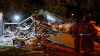 Getaran terasa hingga ke Istanbul dan wilayah sekitarnya, menimbulkan kepanikan meski pusat gempanya berada cukup jauh dari kota besar tersebut. REUTERS/Efekan Akyuz  