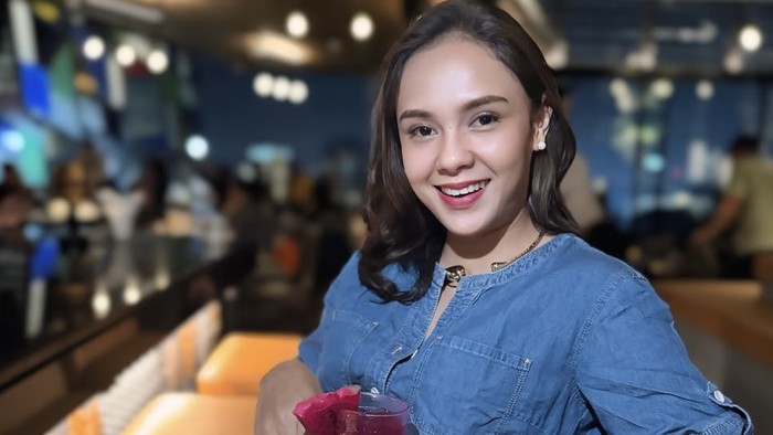 Jadi Presenter Kuliner, Angie Ang Bisa Cicipi Banyak Makanan Enak!