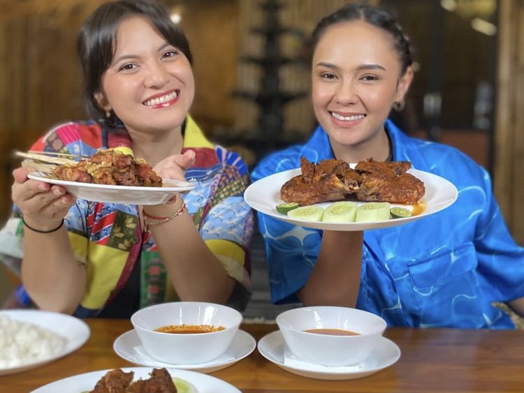 Jadi Presenter Kuliner, Angie Ang Bisa Cicipi Banyak Makanan Enak!