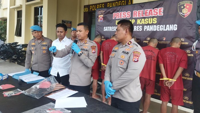 Polres Pandeglang mengungkap kasus tindak pidana pencurian dengan pemberatan di wilayah hukum Pandeglang.