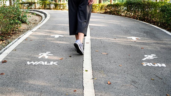 **Cara Sederhana Jalan Kaki untuk Kesehatan, Dari 3.500 Langkah Sampai Metode 6-6-6**
