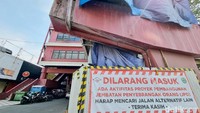 Wali Kota Surabaya Eri Cahyadi menjelaskan bahwa pembongkaran dilakukan karena JPO lama sudah dinilai tidak layak dan kurang terintegrasi dengan kawasan sekitarnya