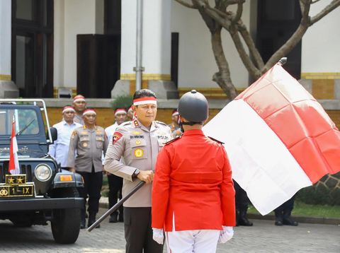 Kapolda Jateng bersama PJU Polda Jateng dan sejumlah kapolres saat proses pembuatan video di Semarang menjelang HUT ke-80 RI, Senin (11/8/2025).