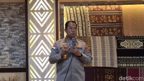 Kapolda NTT Irjen Rudi Darmoko, saat silaturahmi bersama wartawan di Kota Kupang, NTT, Selasa (5/8/2025). (Yufengki Bria/detikBali).