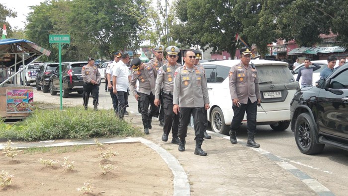 Kapolda Riau Irjen Herry Heryawan mengecek Tepian Narkosa untuk memastikan pengamanan Festival Pacu Jalur.