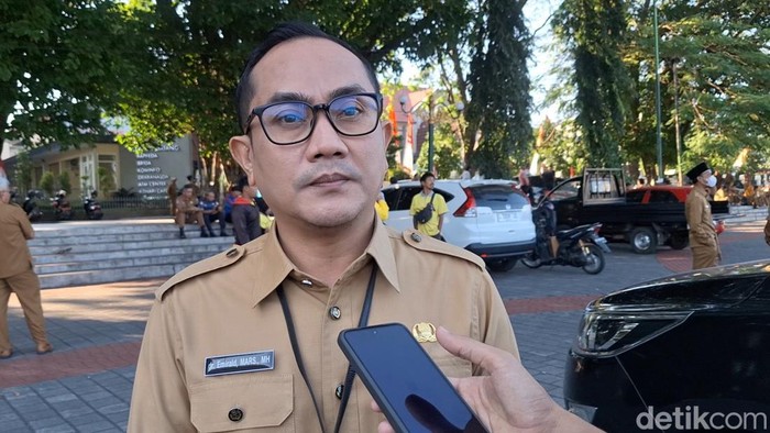 Kepala Dinas Kesehatan Kota Mataram Emirald Isfihan saat diwawancari di Mataram, Senin (11/8/2025). (Nathea Citra/detikBali)
