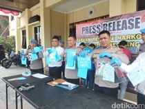 Polisi Bekuk 4 Pengedar Narkoba di Pandeglang, Pelaku Sasar Pelajar via Online