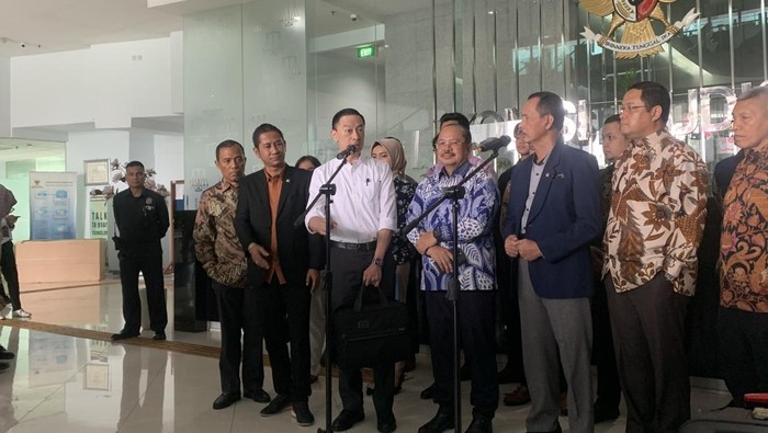 Konpers Komisi Yudisial usai audiensi dengan mantan Menteri Perdagangan Tom Lembong