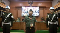 Terdakwa kasus penembakan tiga polisi di Way Kanan, Lampung Kopral Dua Bazarsah menjalani sidang putusan di Pengadilan Militer I-04 Palembang, Sumatera Selatan, Senin (11/8/2025). Foto: ANTARA FOTO/NOVA WAHYUDI