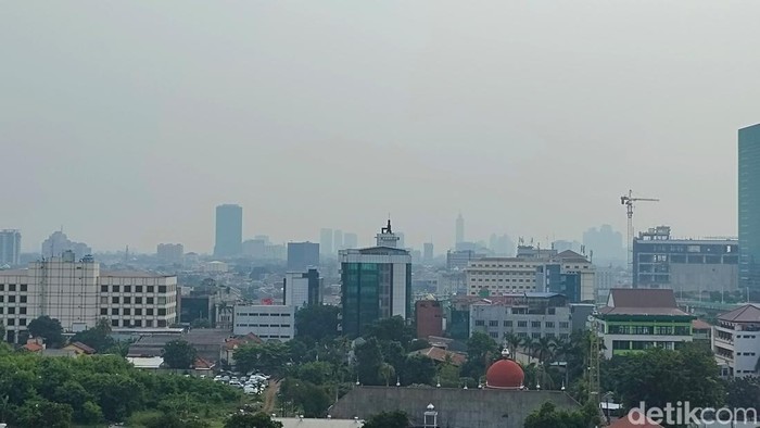 Kualitas udara di Jakarta pada sore ini terpantau tidak sehat. (Jabbar R/detikcom)