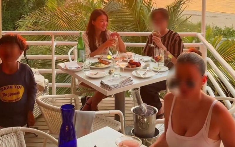 Lee Si Young minta maaf usai dituding berperilaku tak sopan di sebuah restoran di Amerika Serikat.