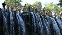 Pemerintah setempat berharap acara ini terus berlanjut sebagai warisan budaya dan atraksi wisata andalan. Selain memacu adrenalin, lomba ini juga memperkuat citra Jajce sebagai destinasi yang memadukan sejarah, olahraga, dan keindahan alam. REUTERS/Amel Emric