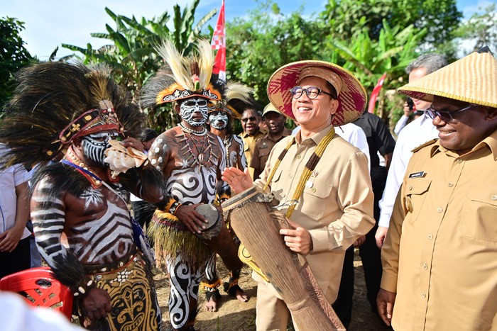 Menteri Desa dan Pembangunan Daerah Tertinggal (Mendes PDT) Yandri Susanto mendorong pertumbuhan ekonomi kampung di tanah Papua.