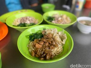 Kuliner Tanggal Tua di Tebet, Ada Ayam Bakar hingga Bakmi Rp 20 Ribuan!