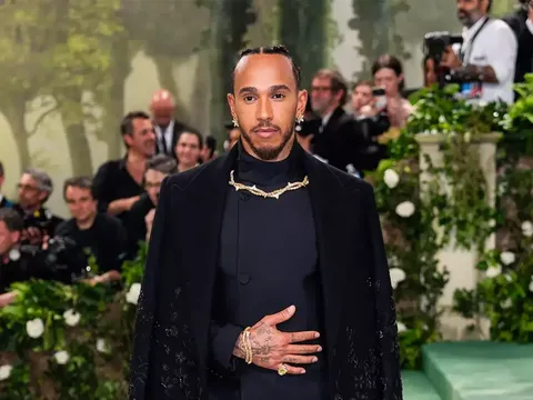 Pembalap Lewis Hamilton Luncurkan Minuman Spirit Non Alkohol