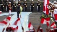 Upacara kenegaraan diakhiri dengan pertemuan tertutup antara delegasi Indonesia dan Peru. REUTERS/Ajeng Dinar Ulfiana