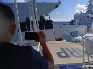 Video: Detik-detik 2 Kapal China Tabrakan Saat Kejar Kapal Filipina