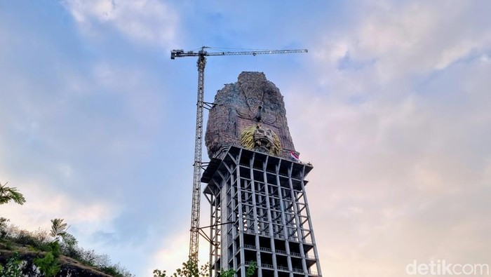 Monumen Reog Ponorogo yang sedang dalam proses pembangunan.