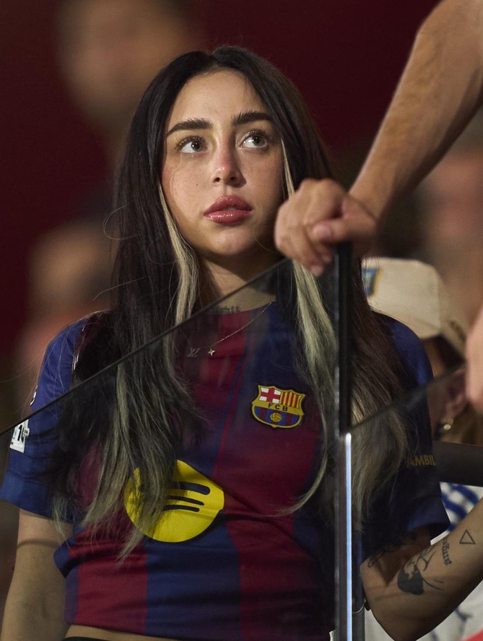 Nicki Nicole attends during the Joan Gamper Trophy match between FC Barcelona and Como1907 at Estadi Johan Cruyff on August 10, 2025 in Barcelona, Spain. (Photo by Pedro Salado/Getty Images)