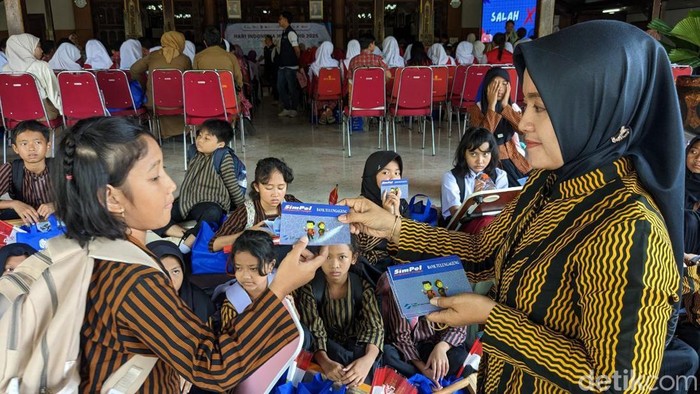OJK ajak pelajar Tulungagung menabung sejak dini