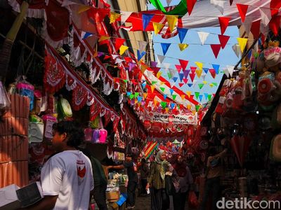 Pasar Mester Jadi Lautan Merah Putih Sambut HUT ke-80 RI