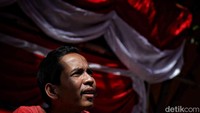 Tren baru hadir, seperti bendera bermotif batik, topi rumbai, dan kostum anak bertema pejuang.  