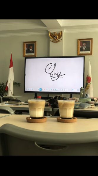Skywalker Phoenix Bask, pelajar SMA jualan es kopi susu di dalam kelas yang viral di TikTok