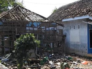 Penampakan Rumah Pembunuh Bocah 7 Tahun di Pasuruan Usai Dirusak Warga