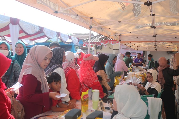 Pemerintah Kabupaten (Pemkab) Bogor terus menghadirkan layanan publik di seluruh wilayah yang dikemas dalam Gebyar Pelayanan Terpadu.