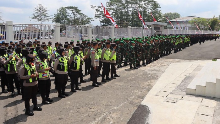 Pengamanan laga Arema FC vs PSBS Biak