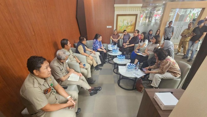 Perwakilan Perhimpunan Pemilik dan Penghuni Satuan Rumah Susun (PPPSRS) di Balai Kota Jakarta.