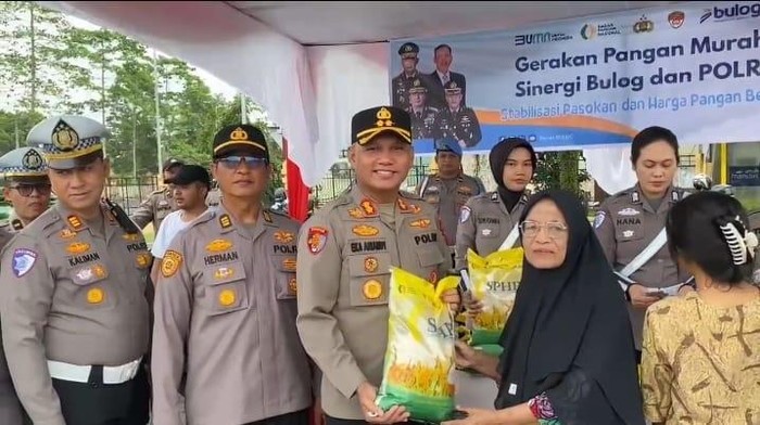 Polres Siak menggelar Gerakan Pangan Murah, beras SPHP dijual Rp 63.000/karung.