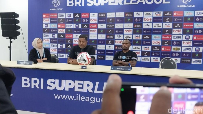 Kepala Pelatih PSBS Biak Divaldo Da Silva Teixeira Alves usai laga melawan Arema FC di Stadion Kanjuruhan
