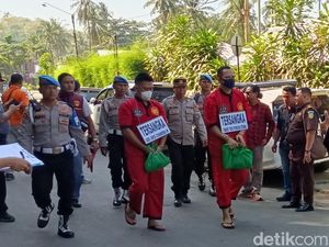 Bolak-Balik Berkas Tiga Tersangka Pembunuhan Brigadir Nurhadi