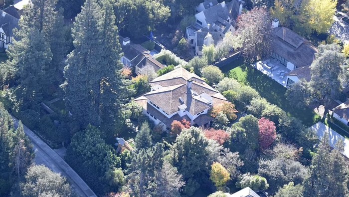 Mark Zuckerberg Borong 11 Rumah, Para Tetangga Menderita