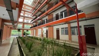Adapun kondisi lingkungan rusunawa terlihat masih cukup baik. Taman rusunawa yang ada di halaman depan maupun di dalam area bangunan masih terawat dan tidak ada kesan kumuh.
