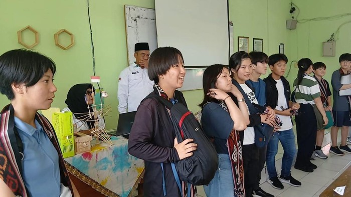 Sebanyak 10 siswa Hiroshima Global Acedemy Jepang akan belajar budaya dan bahasa di Madrasah Aliyah Negeri (MAN) 1 Lamongan