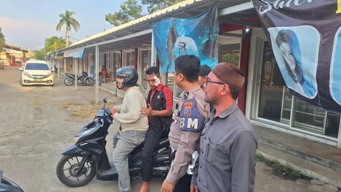 Sopir truk dibacok preman di perempatan Kebonagung, Kota Pasuruan.