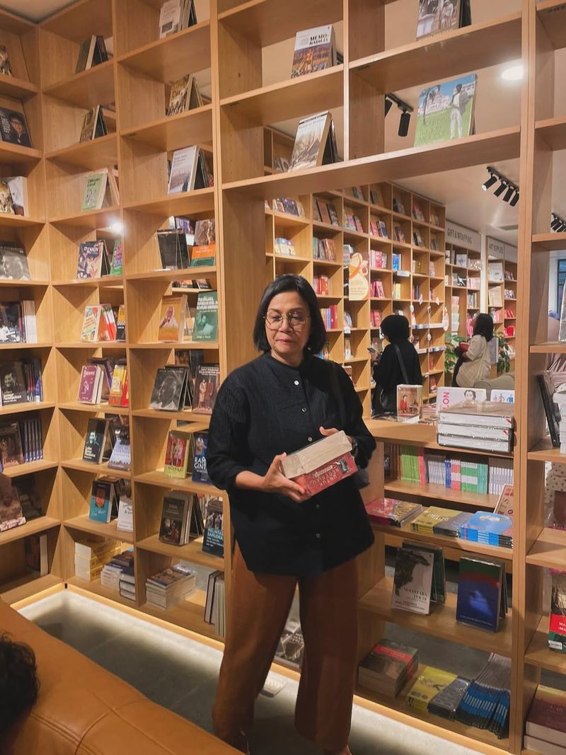 Sri Mulyani, Menteri Keuangan RI menghabiskan akhir pekan bersama keluarga tercinta di Blok M